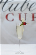 Šárka Seibertová, jej víťazný drink v kategórii Sekt Coctail: Yummy Bubbles
Zloženie:
•	1 cl PAVAN likér
•	1 cl ST. GERMAIN likér
•	2 cl Seagram’s lime twisted gin
•	1 cl Lemongrass sirup, Monin
•	doliať Hubert sekt Chardonnay

Dekorácia: Kvet bazy s malinou, limetkovou kôrou a lemongrass

Spôsob prípravy: šejker