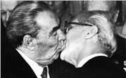 breznev_husak_01